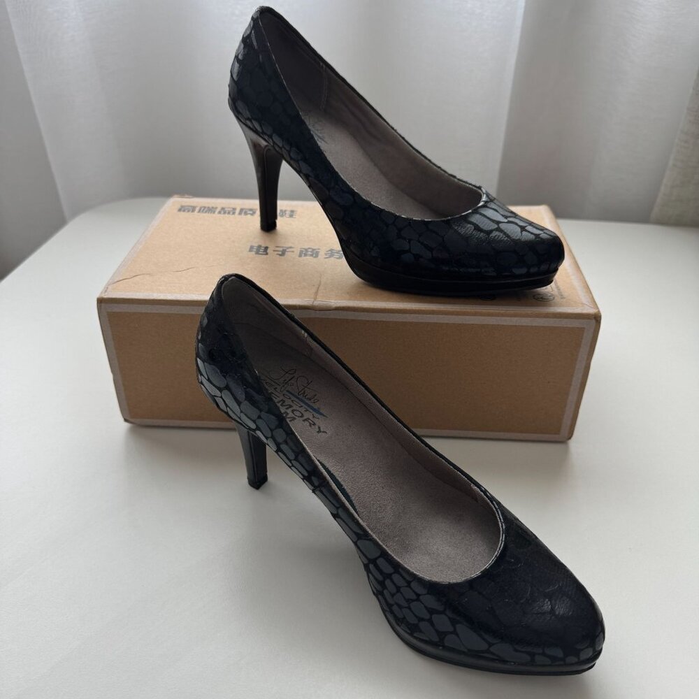 LifeStride Women's Black Croc-Embossed Heels With Memory Foam Comfort Pumps - Picture 8 of 8